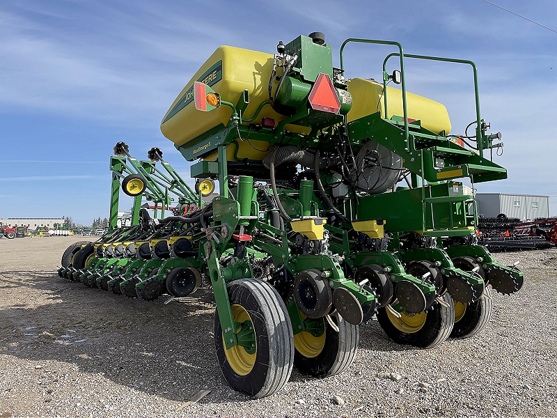 2015 JOHN DEERE 1775 NT PLANTER ***12 MONTH INTEREST WAIVER***