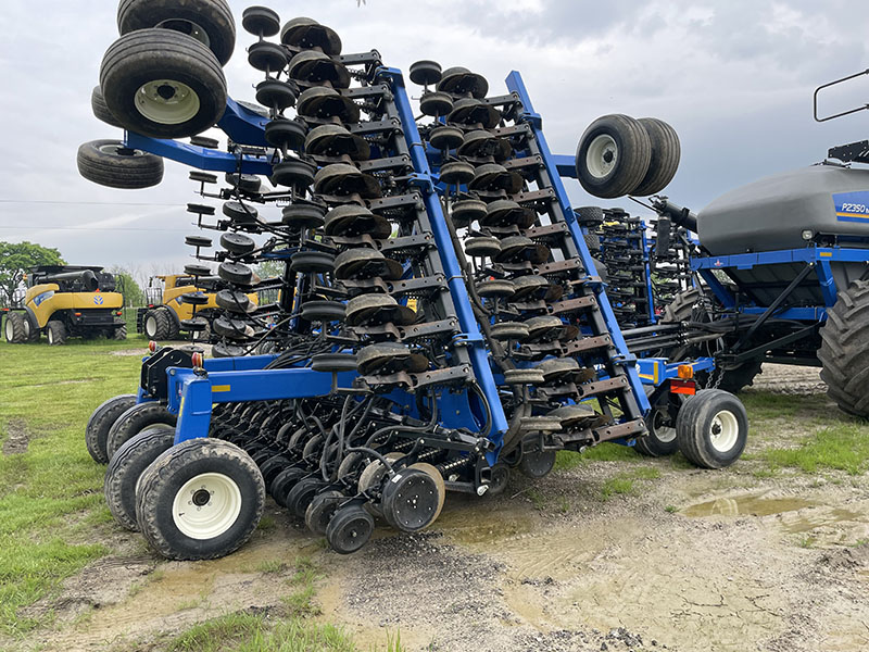 2018 NEW HOLLAND P2350 AIR CART WITH 2017 NEW HOLLAND P2080 AIR DRILL