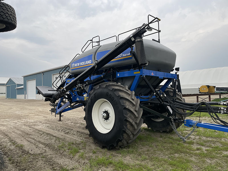 2018 NEW HOLLAND P2350 AIR CART WITH 2017 NEW HOLLAND P2080 AIR DRILL