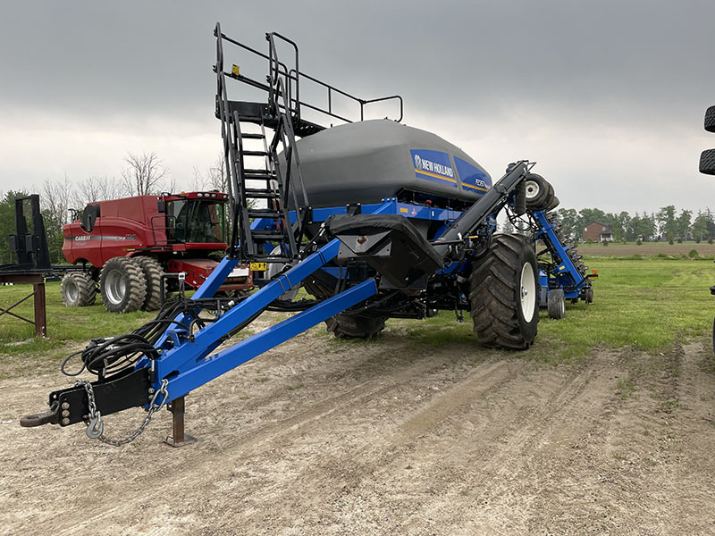 2018 NEW HOLLAND P2350 AIR CART WITH 2017 NEW HOLLAND P2080 AIR DRILL