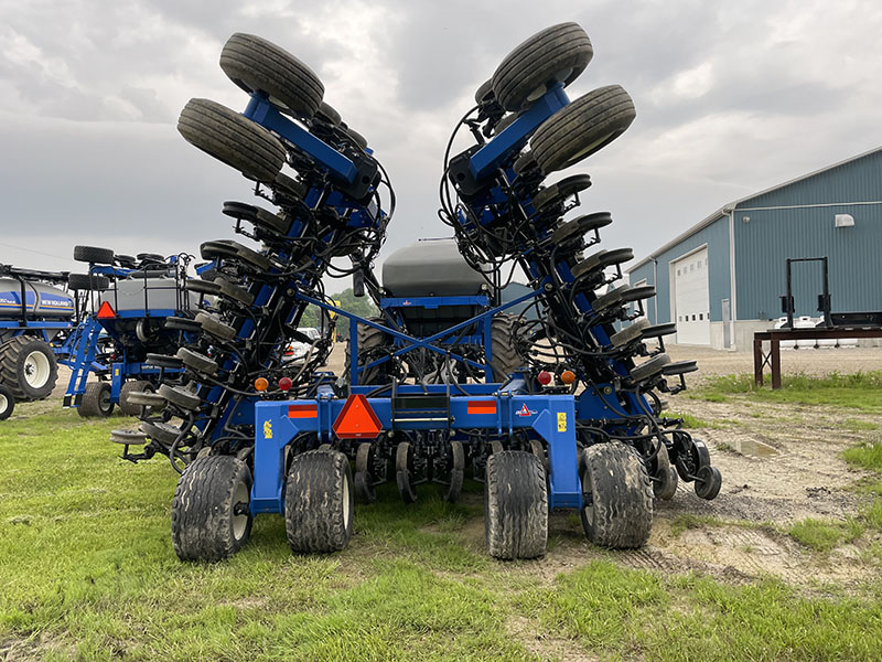 2018 NEW HOLLAND P2350 AIR CART WITH 2017 NEW HOLLAND P2080 AIR DRILL