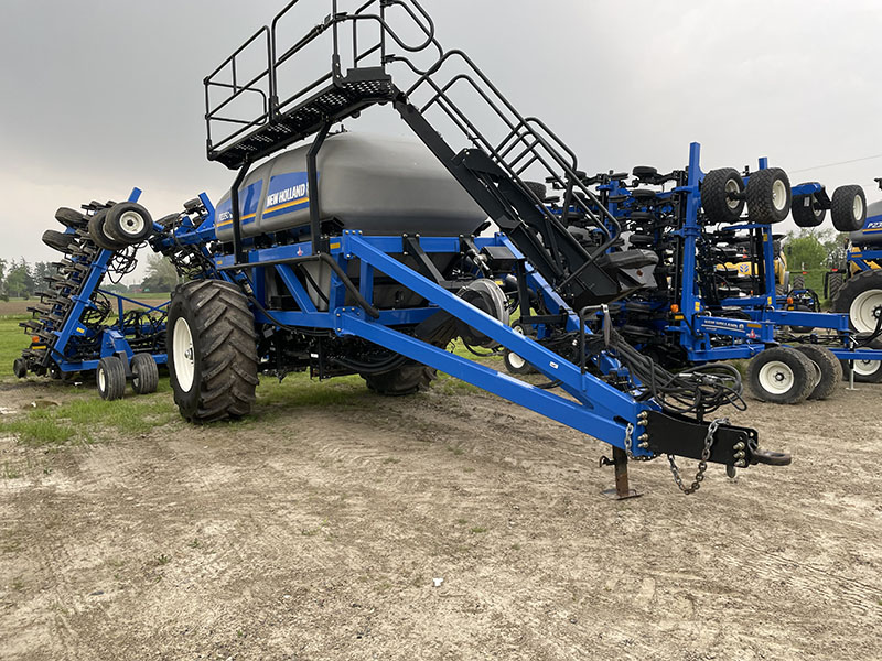 2018 NEW HOLLAND P2350 AIR CART WITH 2017 NEW HOLLAND P2080 AIR DRILL