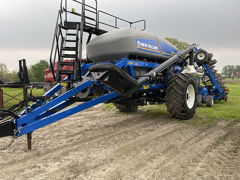 2018 NEW HOLLAND P2350 AIR CART WITH 2017 NEW HOLLAND P2080 AIR DRILL