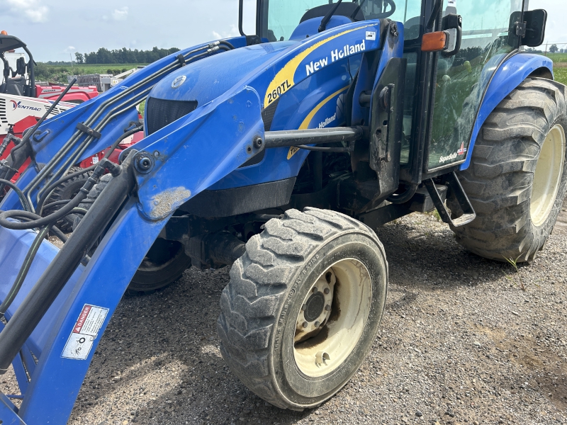 2008 NEW HOLLAND T2320 TRACTOR WITH LOADER