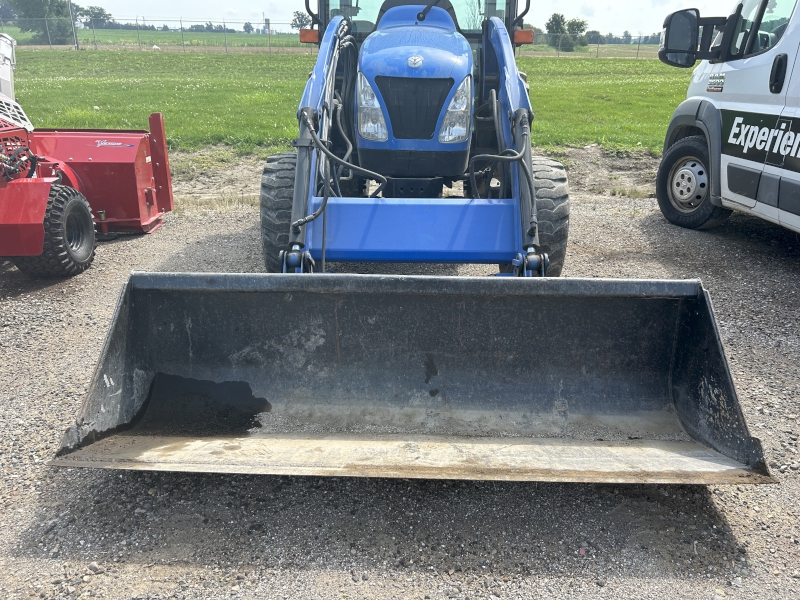 2008 NEW HOLLAND T2320 TRACTOR WITH LOADER