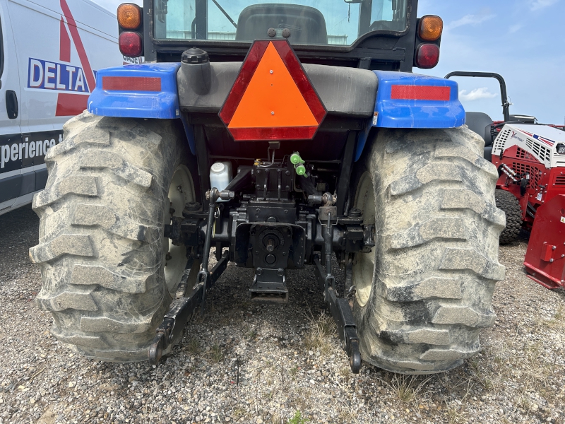 2008 NEW HOLLAND T2320 TRACTOR WITH LOADER