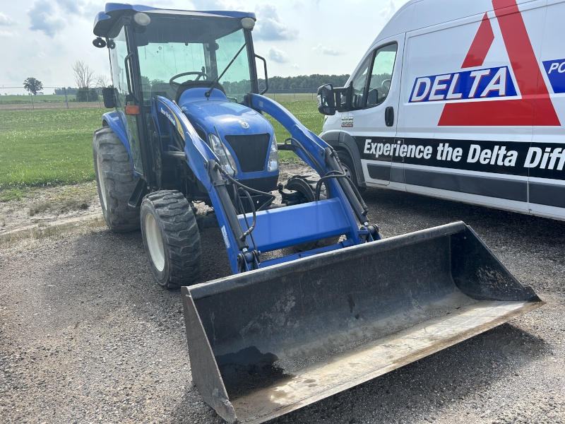 2008 NEW HOLLAND T2320 TRACTOR WITH LOADER