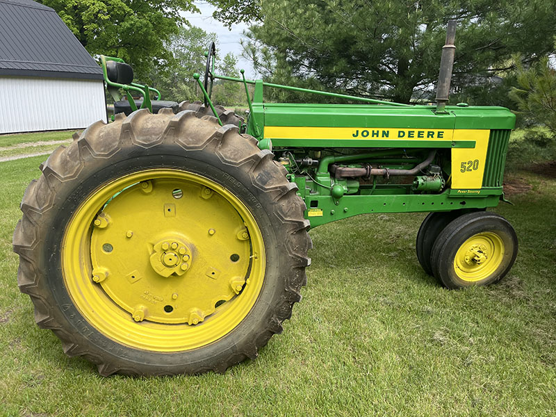 1957 JOHN DEERE 520 TRACTOR