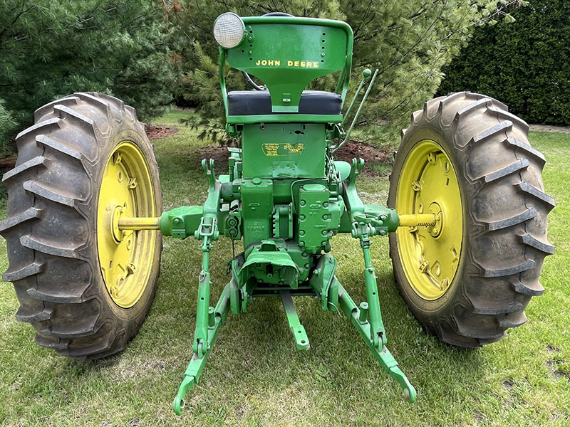 1957 JOHN DEERE 520 TRACTOR