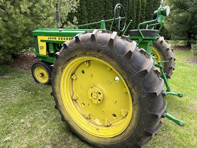 1957 JOHN DEERE 520 TRACTOR