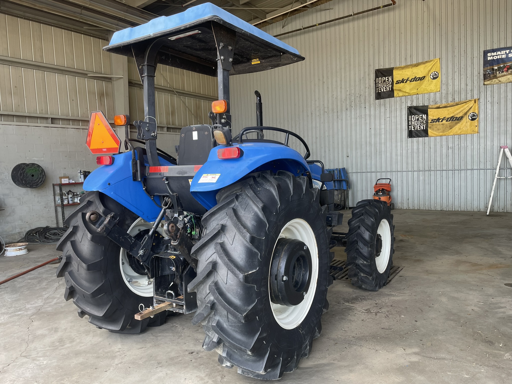 2008 NEW HOLLAND TD80D TRACTOR