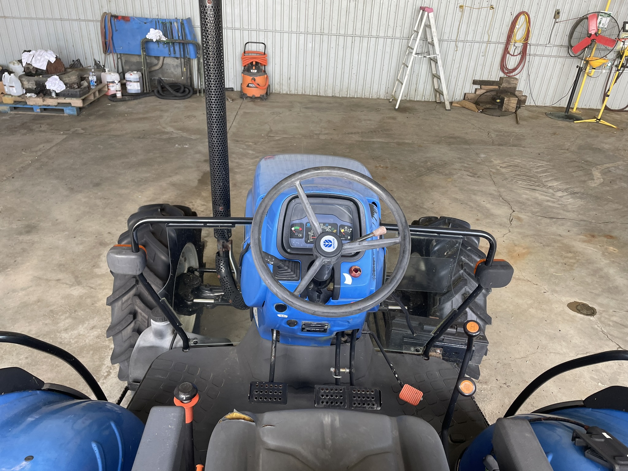 2008 NEW HOLLAND TD80D TRACTOR