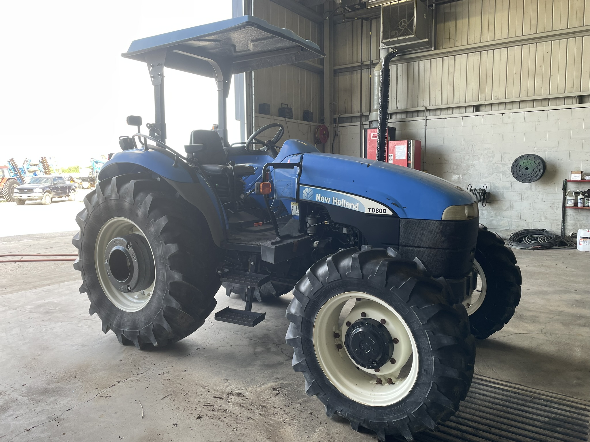 2008 NEW HOLLAND TD80D TRACTOR