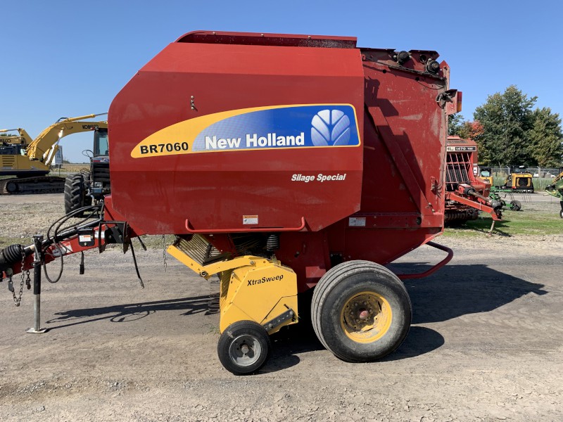 2008 NEW HOLLAND BR7060 ROUND BALER