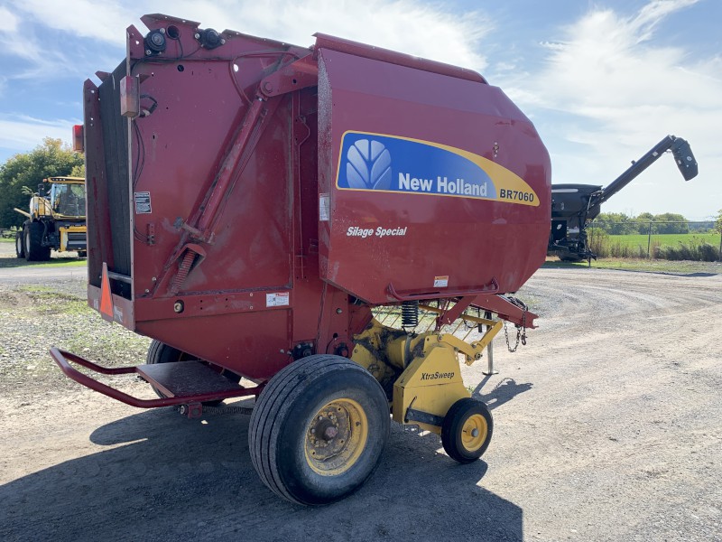 2008 NEW HOLLAND BR7060 ROUND BALER