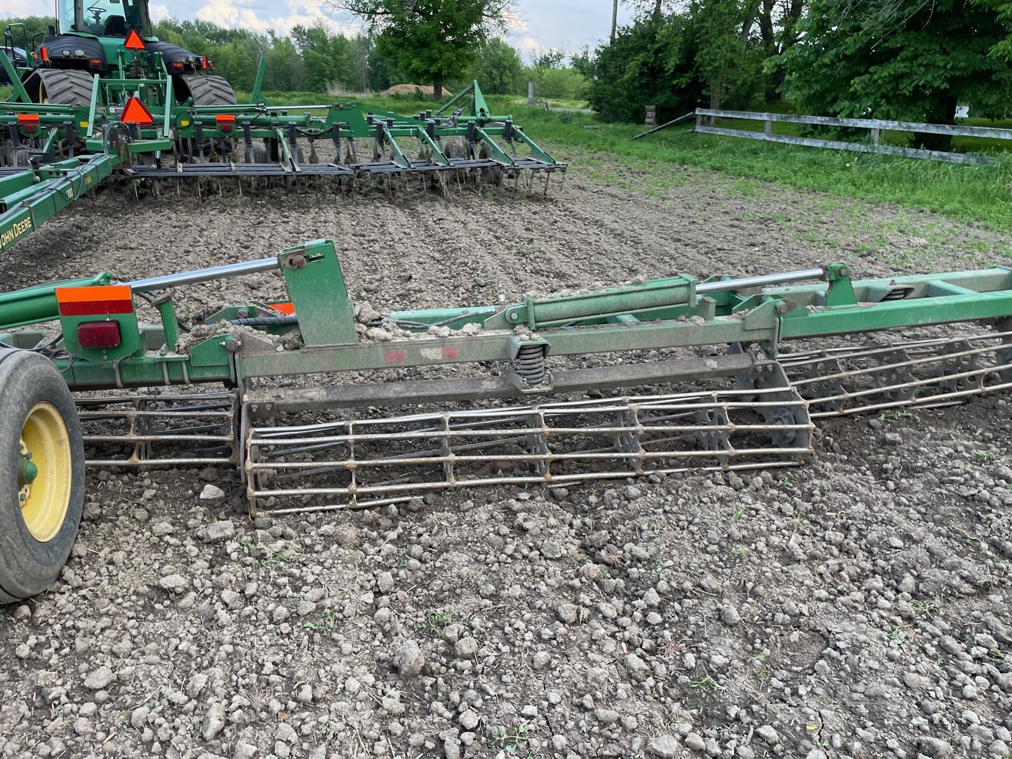 2004 JOHN DEERE 200-36 SEEDBED FINISHER (CRUMBLER)