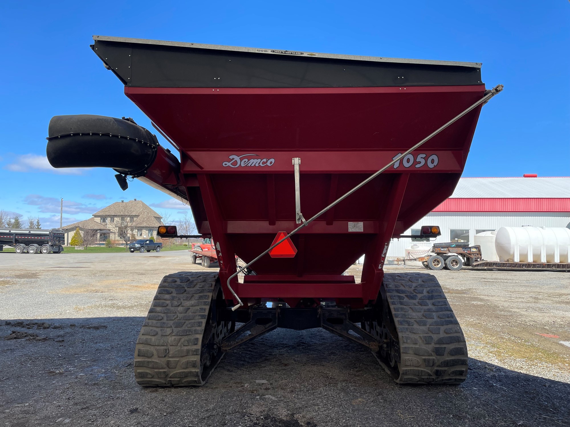 2013 DEMCO 1050 GRAIN CART