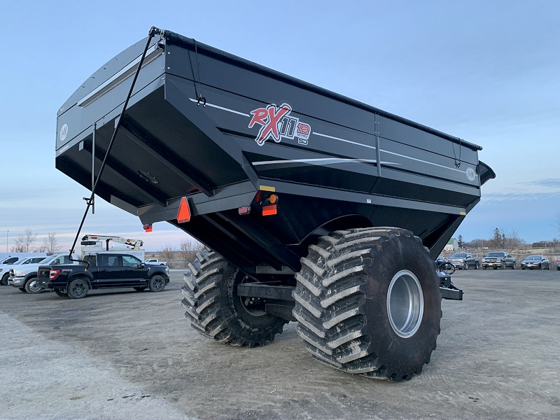 2024 J & M 1112-20S EXTENDED REACH AUGER GRAIN CART