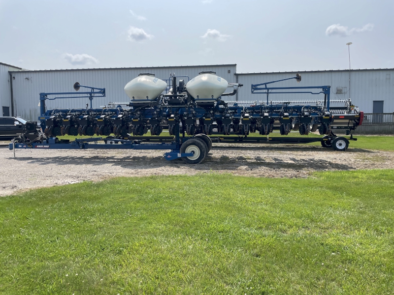 2022 KINZE 3665 16/32 ROW PLANTER