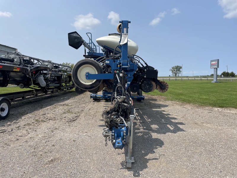 2022 KINZE 3665 16/32 ROW PLANTER