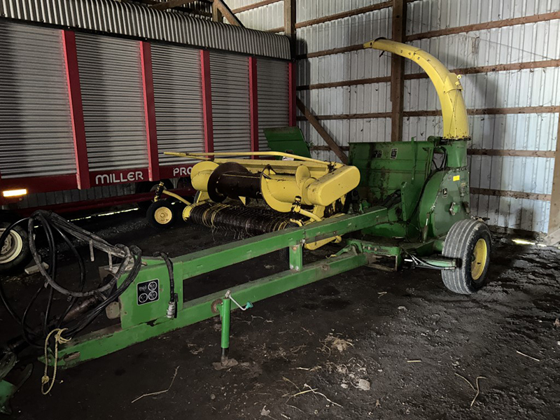 1992 JOHN DEERE 3970 PULL TYPE FORAGE HARVESTER W/PICK UP HEAD