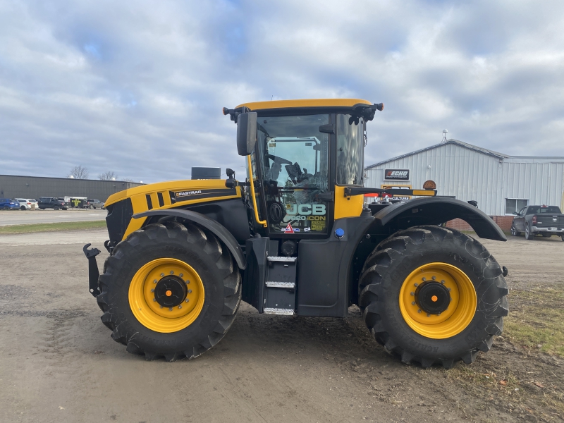 2024 JCB 4220 FASTRAC iCON TRACTOR