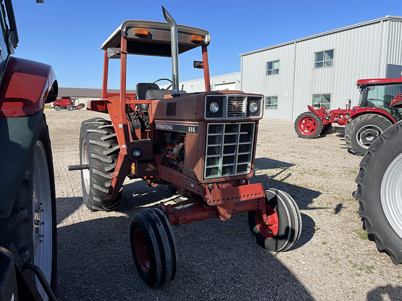 1981 INTERNATIONAL 886 TRACTOR