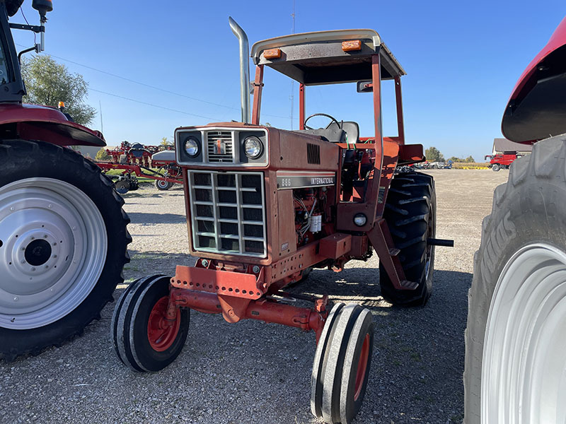 1981 INTERNATIONAL 886 TRACTOR