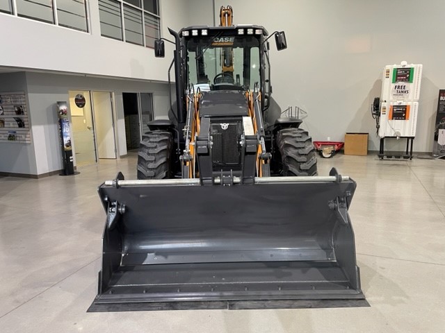 2024 CASE 695SV SIDE SHIFT TRACTOR LOADER BACKHOE