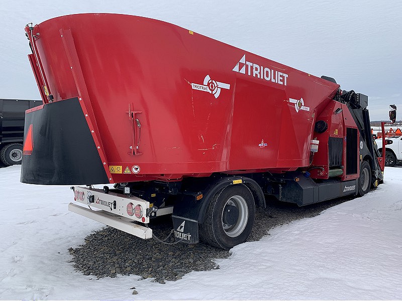 2022 TRIOLIET TRIOTRAC II 2000VL SELF-PROPELLED TMR FEED MIXER