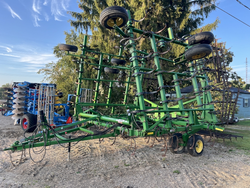 2005 JD 2210 FIELD CULTIVATOR