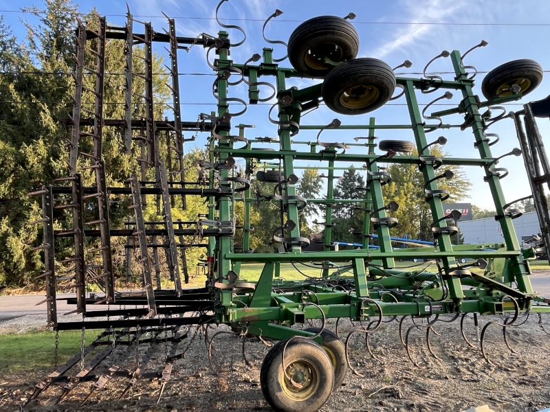 2005 JD 2210 FIELD CULTIVATOR