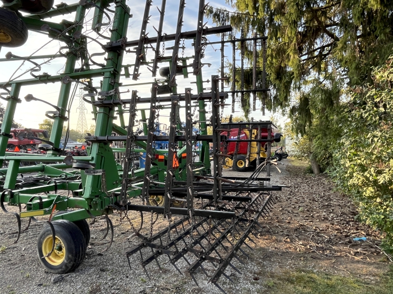 2005 JD 2210 FIELD CULTIVATOR