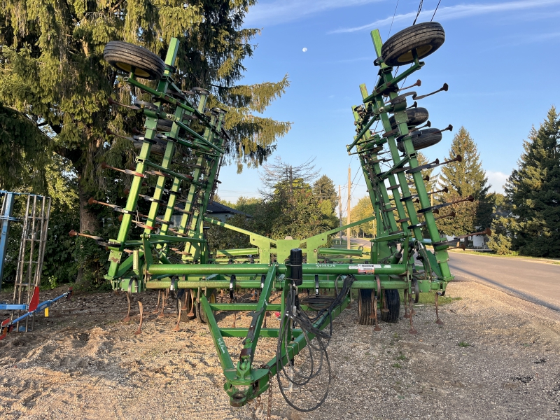 2005 JD 2210 FIELD CULTIVATOR