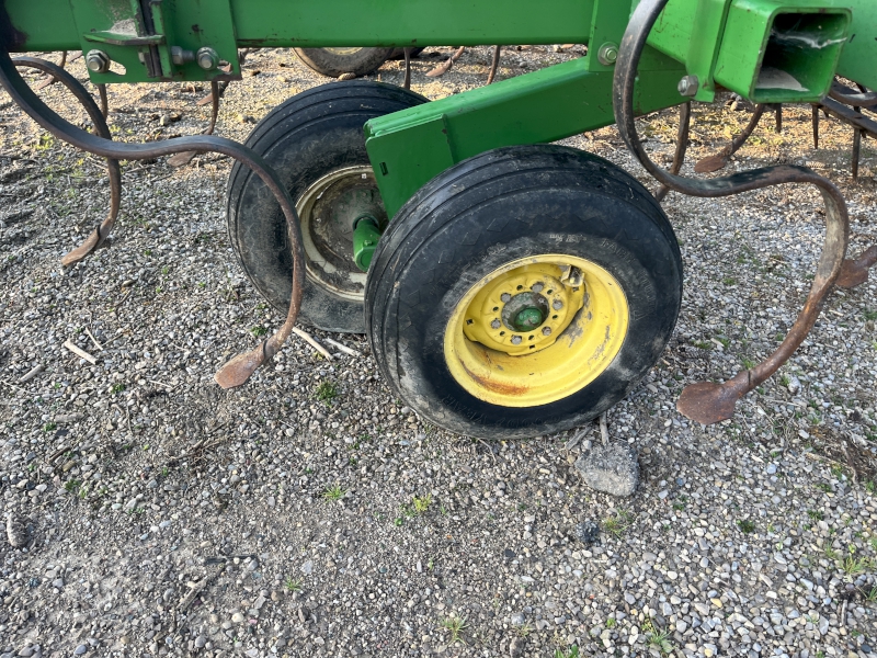 2005 JD 2210 FIELD CULTIVATOR