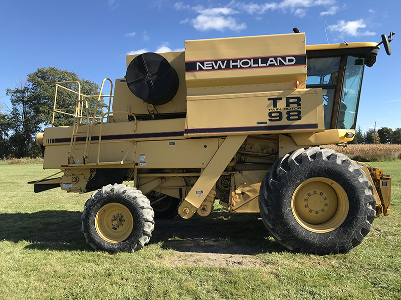 1998 NEW HOLLAND TR98 COMBINE WITH FLEX HEAD