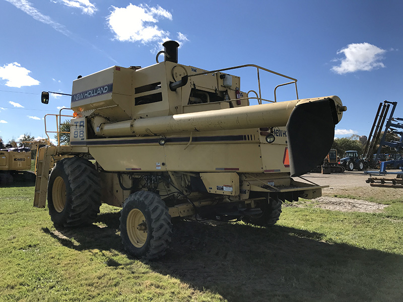 1998 NEW HOLLAND TR98 COMBINE WITH FLEX HEAD