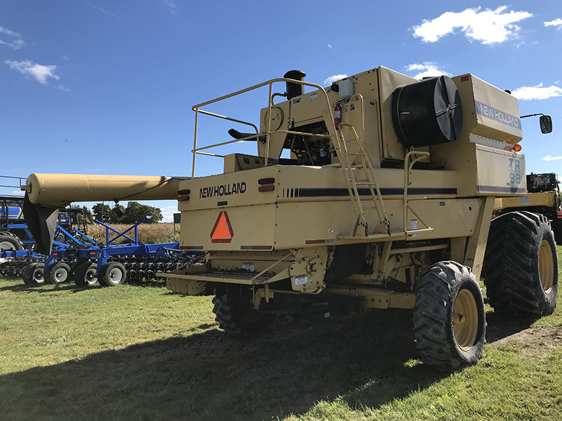 1998 NEW HOLLAND TR98 COMBINE WITH FLEX HEAD