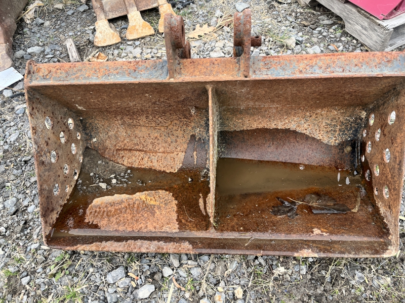 2010 JCB 30 INCH MINI EX DITCHING BUCKET