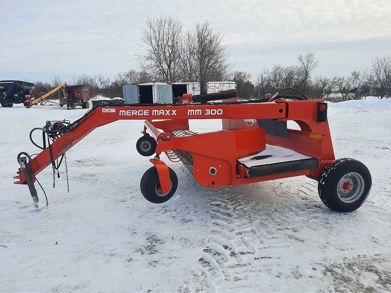 2013 KUHN MM300 WINDROW MERGER RAKE