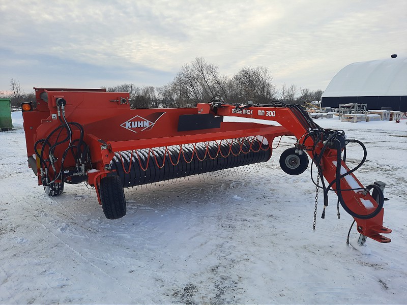 2013 KUHN MM300 WINDROW MERGER RAKE