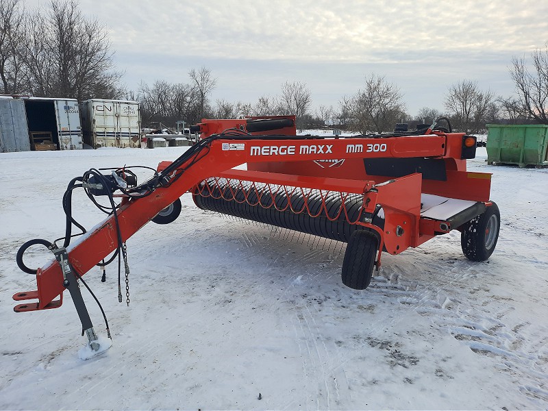 2013 KUHN MM300 WINDROW MERGER RAKE