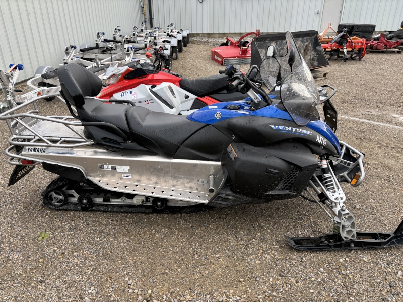 Snowmobiles  2015 YAMAHA VENTURE MP SNOWMOBILE Photo