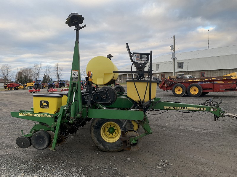 1998 JOHN DEERE 1780 MAX EMERGE PLUS PLANTER