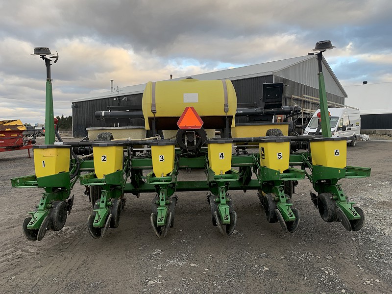 1998 JOHN DEERE 1780 MAX EMERGE PLUS PLANTER