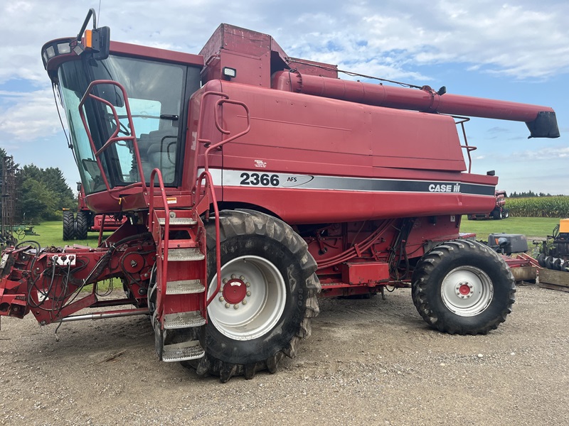 1999 CASE IH 2366 COMBINE