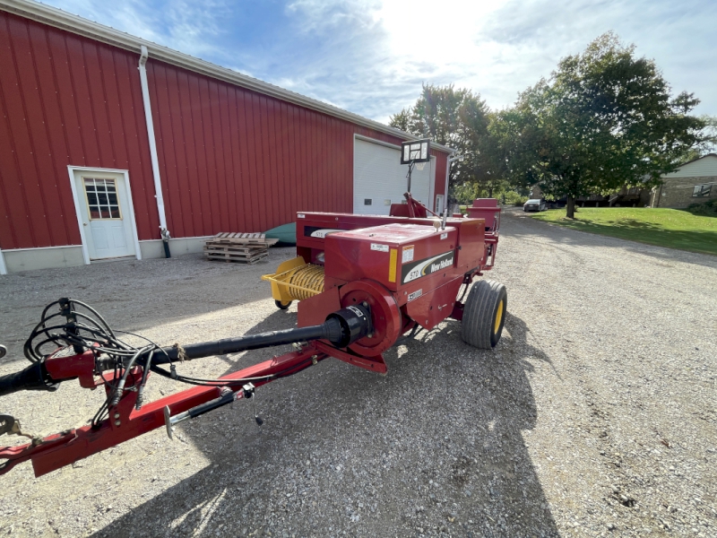 2005 NEW HOLLAND 570 SQUARE BALER WITH THROWER