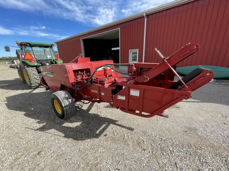 2005 NEW HOLLAND 570 SQUARE BALER WITH THROWER