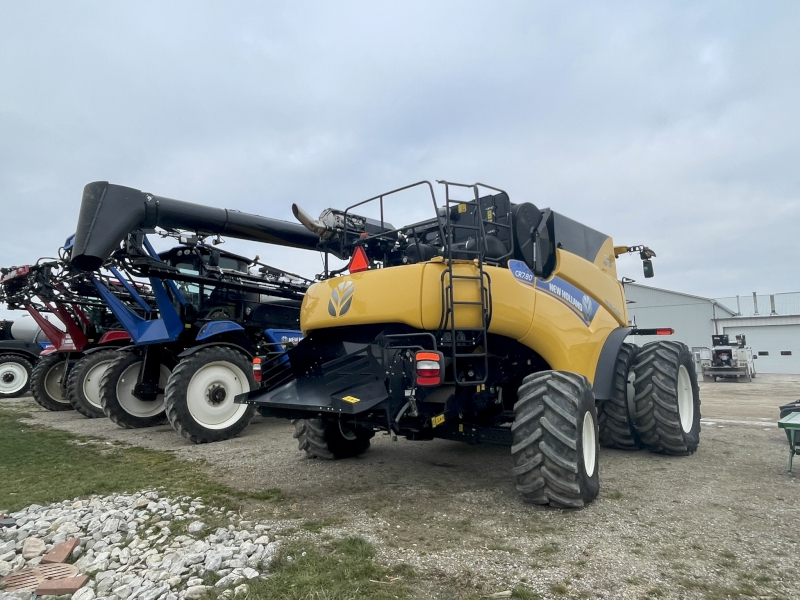 2023 NEW HOLLAND CR7.80 COMBINE