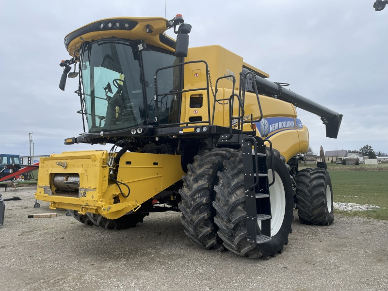 2023 NEW HOLLAND CR7.80 COMBINE